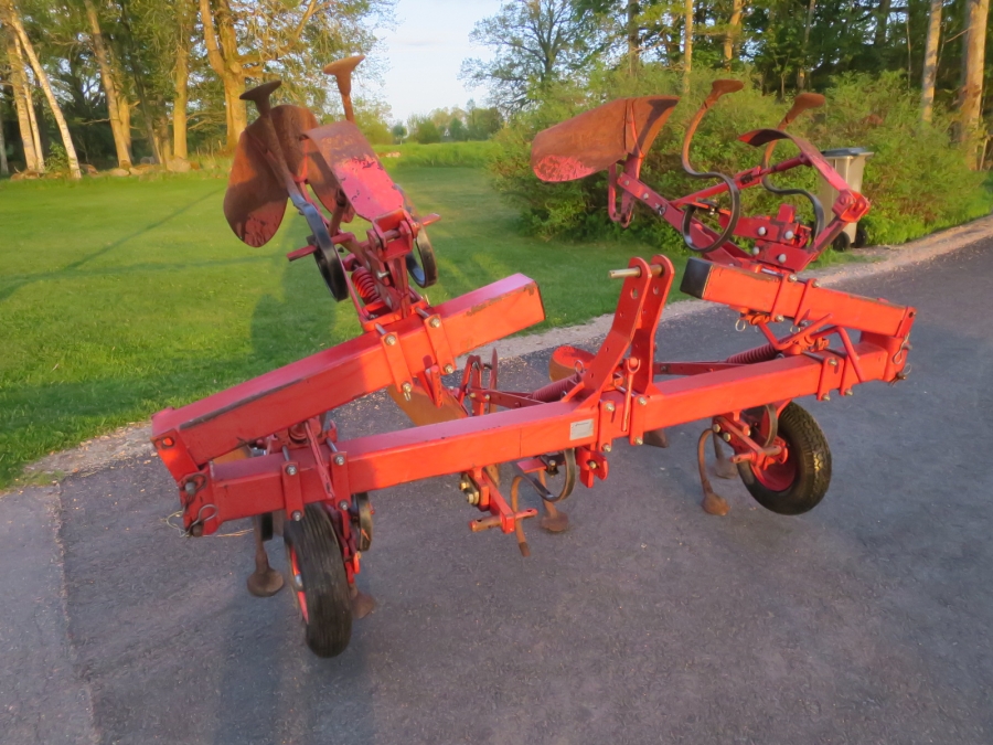 5214 Underhaug 4 row potato ridger