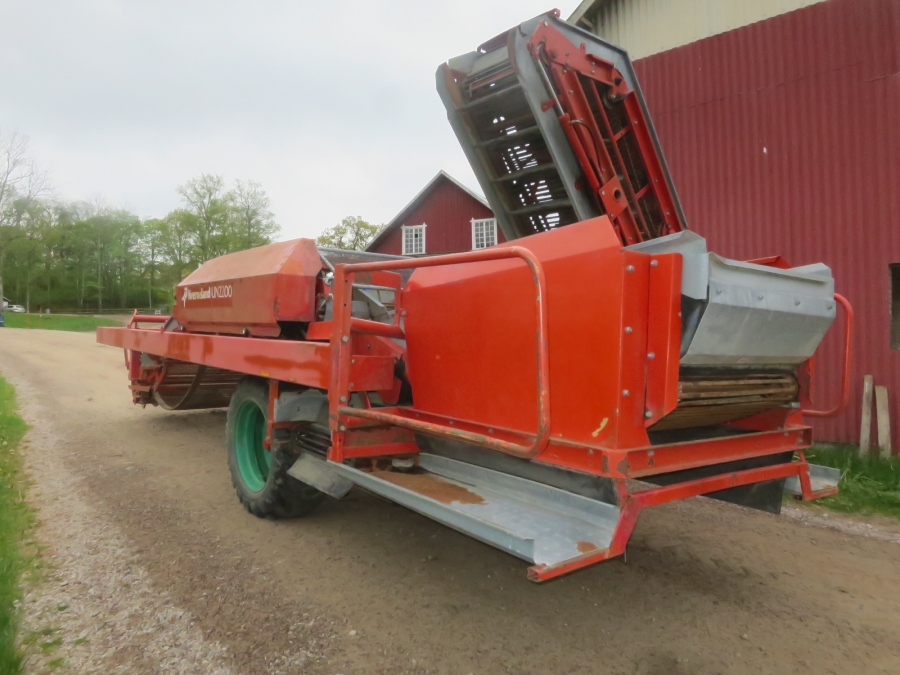 5217 Kverneland Underhaug UN2200 potato harvester