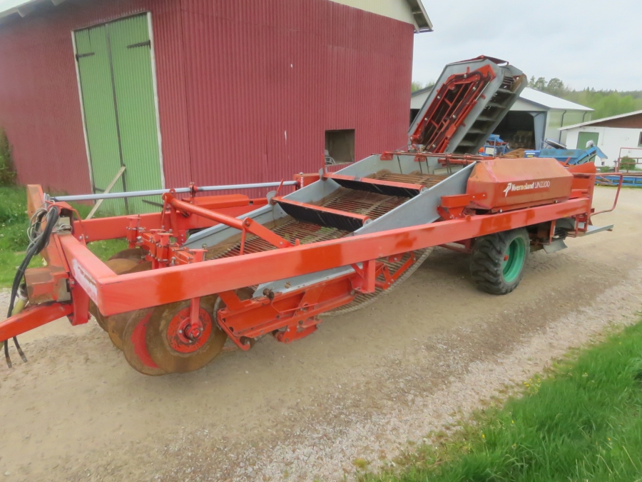 5217 Kverneland Underhaug UN2200 potato harvester