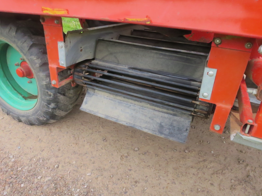 5217 Kverneland Underhaug UN2200 potato harvester