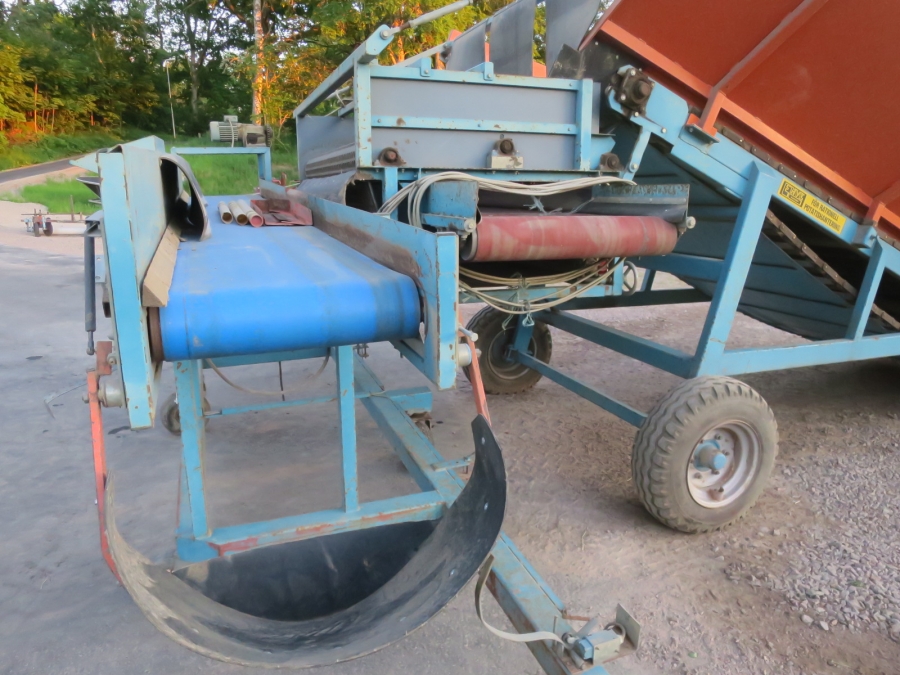 5241 EMVE receiving hopper with screen grader