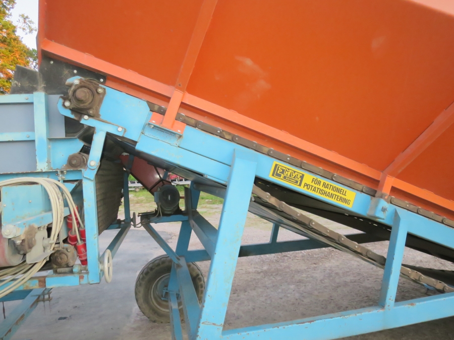 5241 EMVE receiving hopper with screen grader