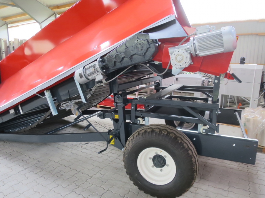 5243 Miedema SB451 receiving hopper