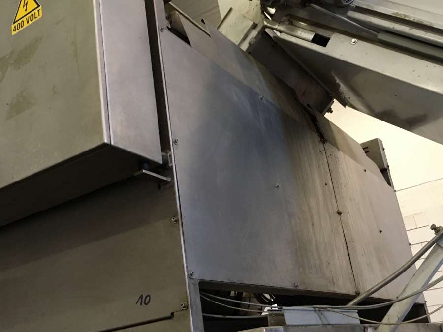 5248 Sorma S&B net clipping line with weigher