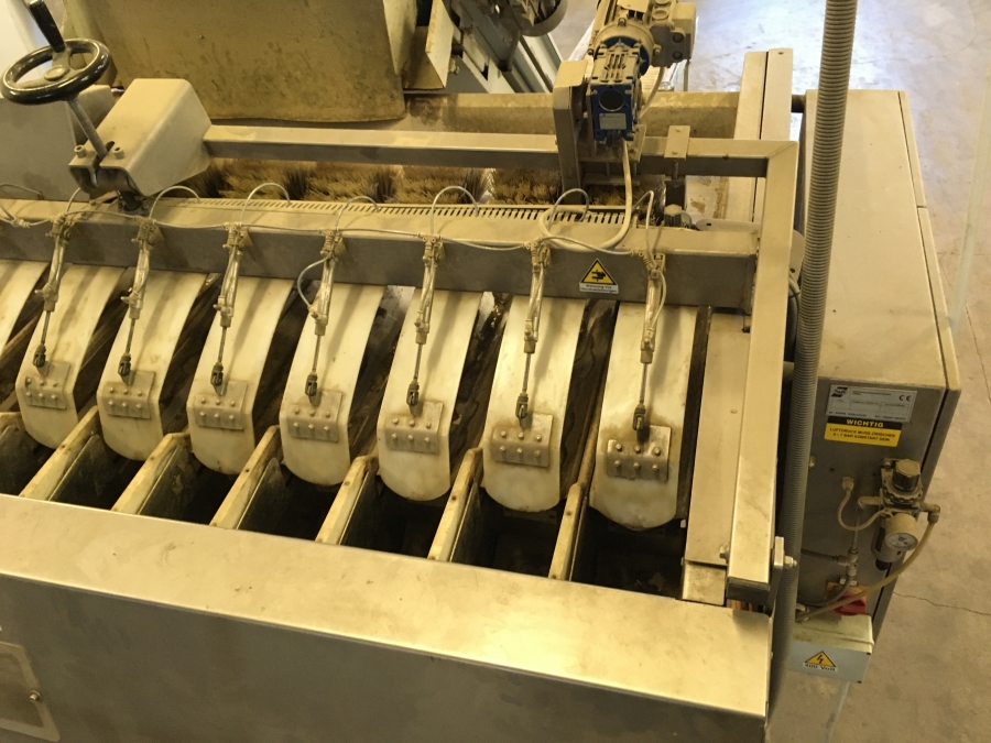 5248 Sorma S&B net clipping line with weigher