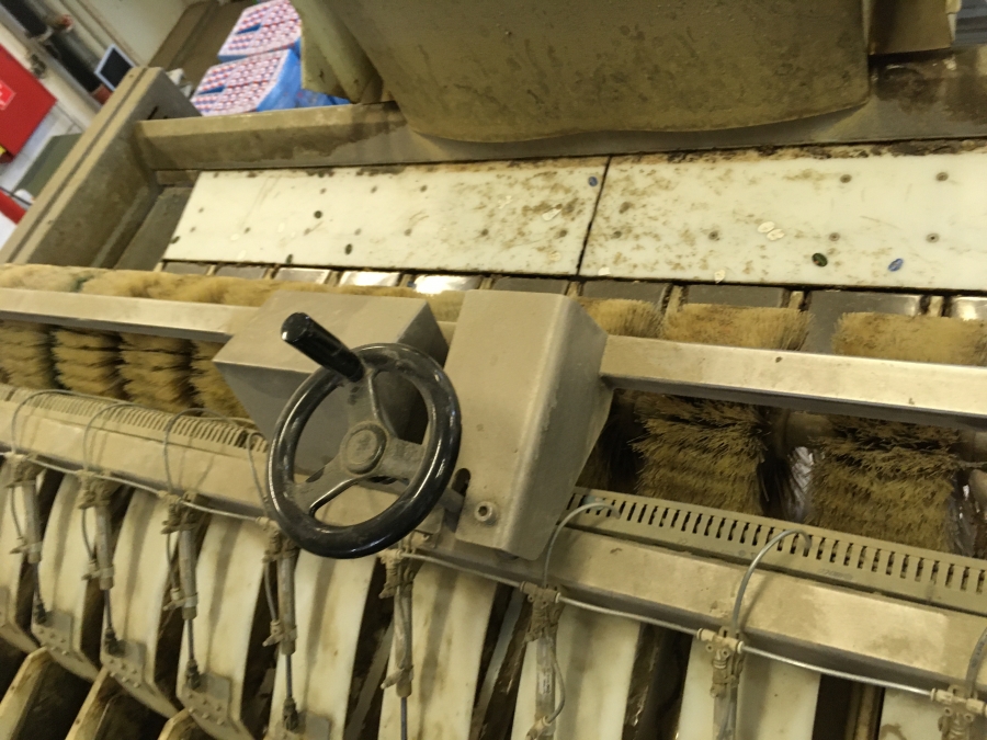 5248 Sorma S&B net clipping line with weigher