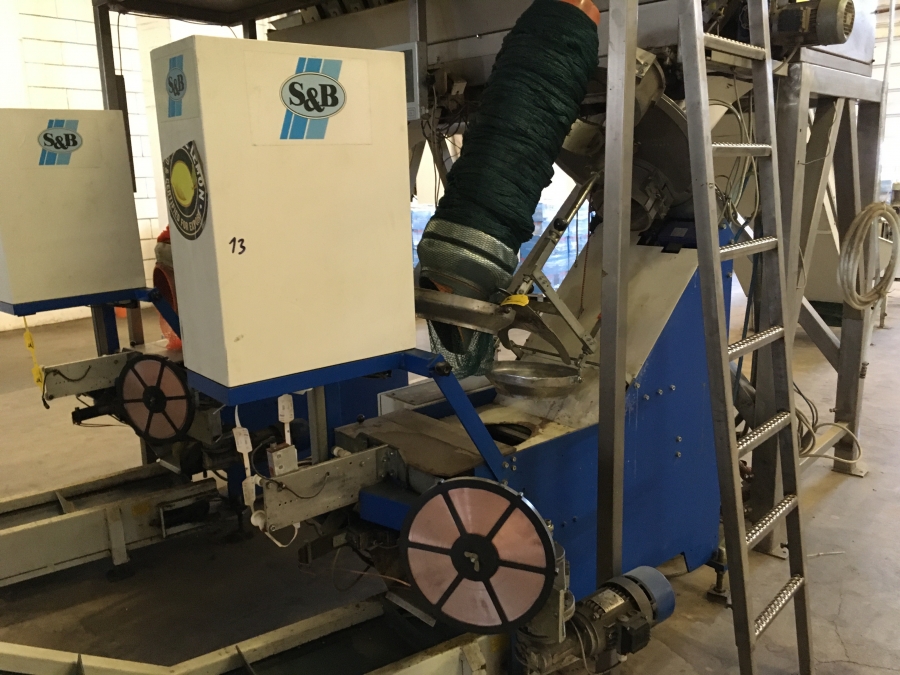 5248 Sorma S&B net clipping line with weigher