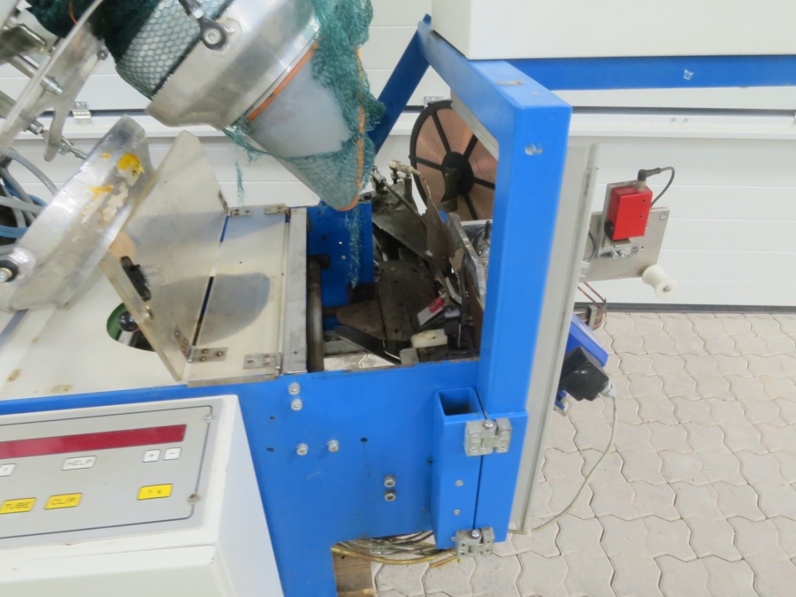 5248 Sorma S&B net clipping line with weigher