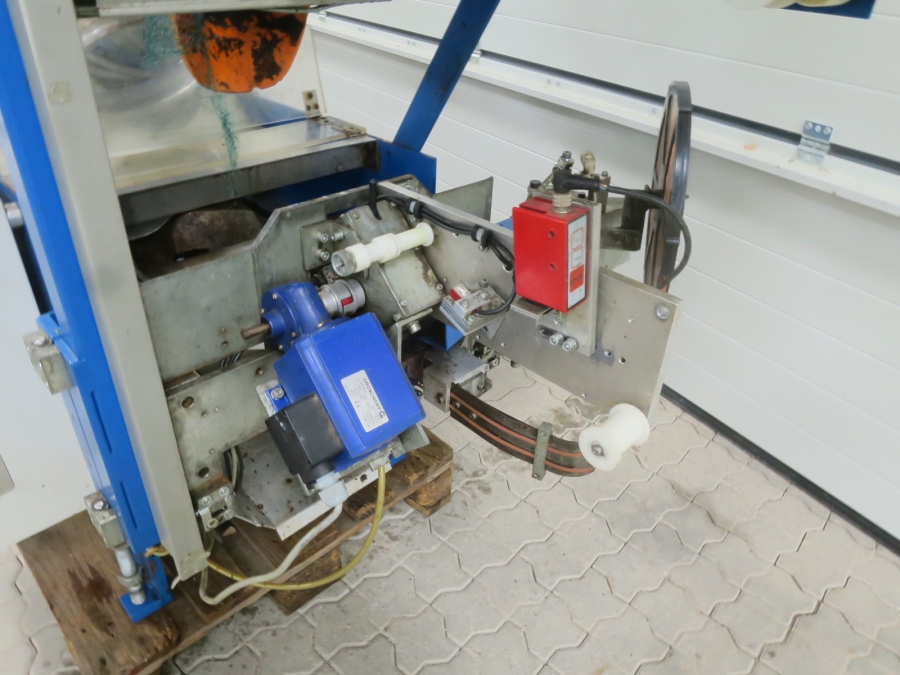 5248 Sorma S&B net clipping line with weigher