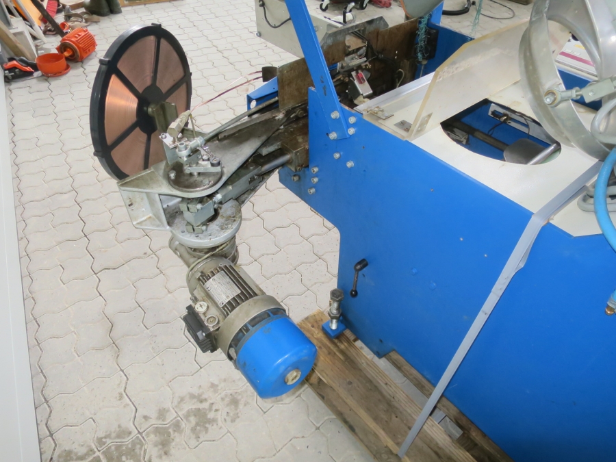 5248 Sorma S&B net clipping line with weigher