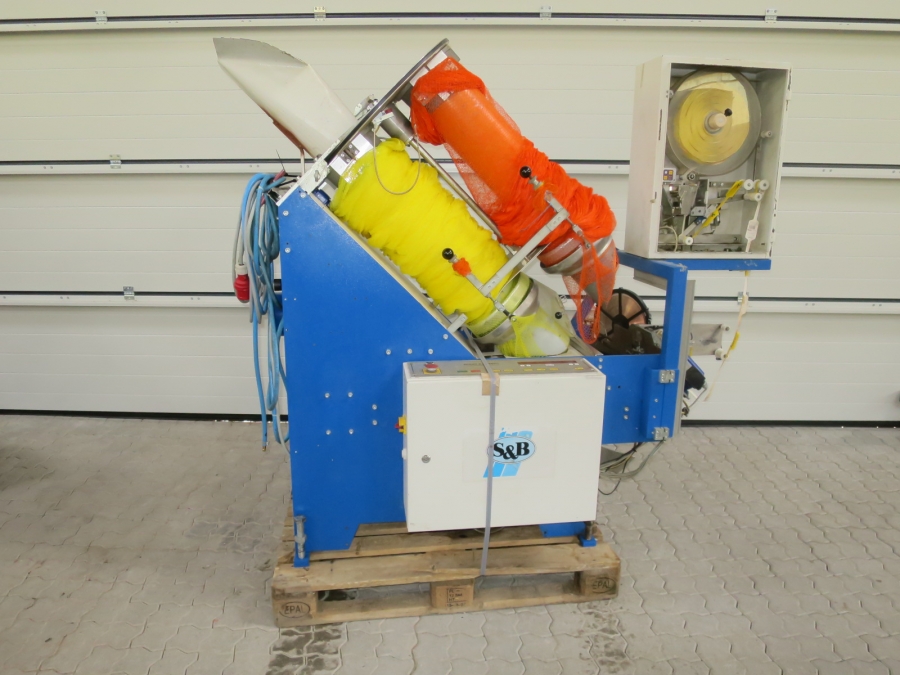 5248 Sorma S&B net clipping line with weigher