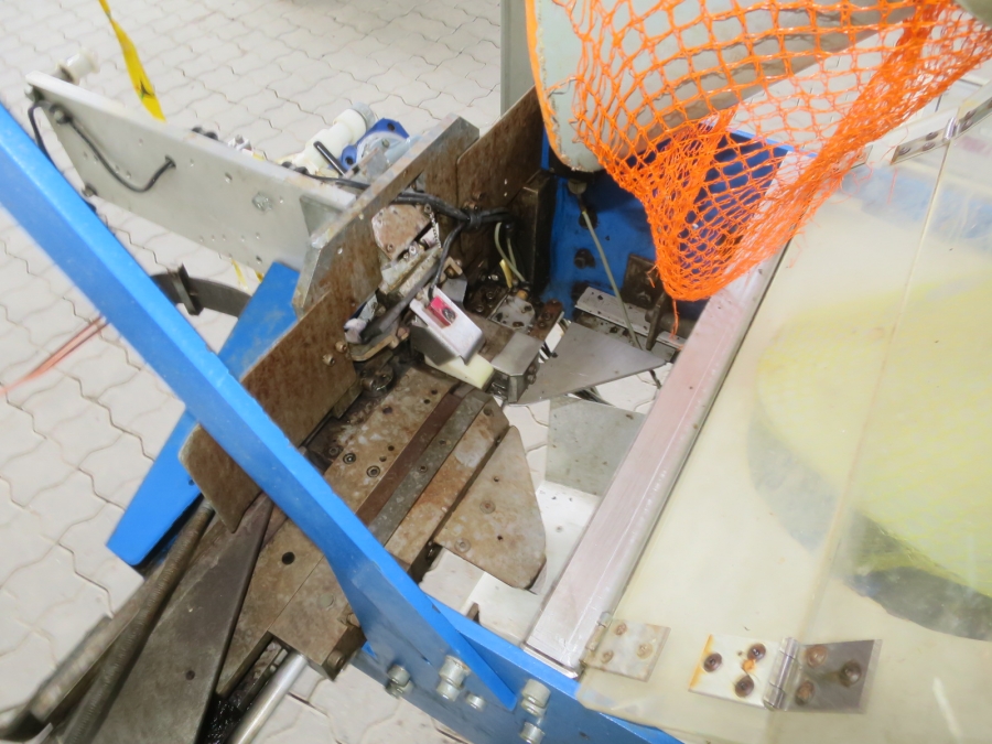 5248 Sorma S&B net clipping line with weigher