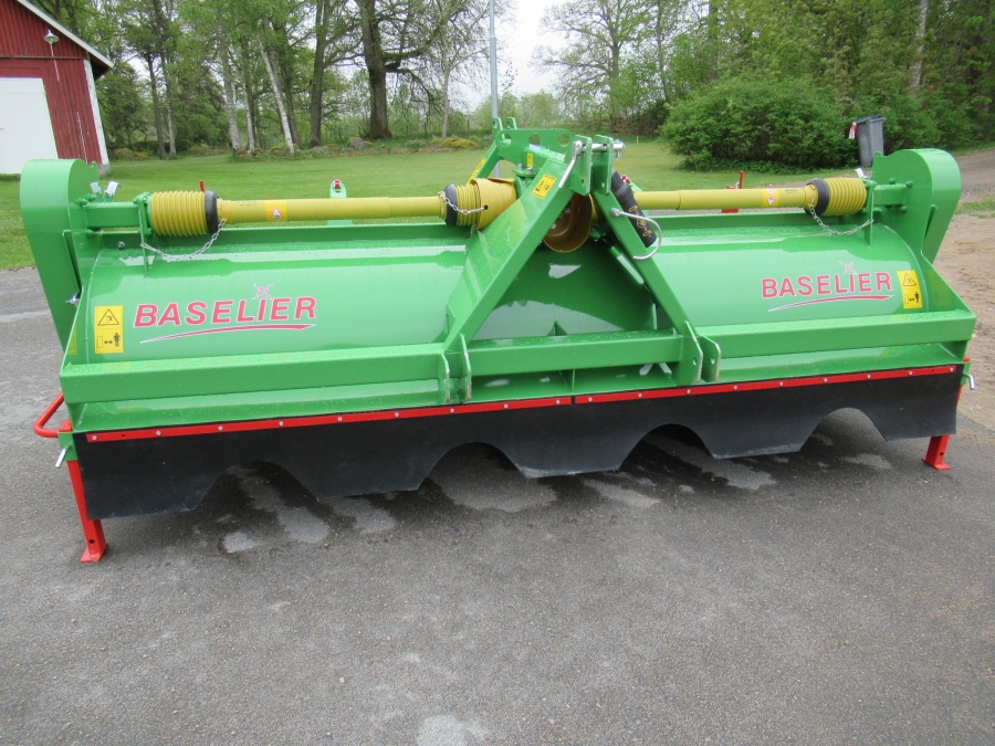 5253 Baselier 4LKB320 4x75 haulm topper