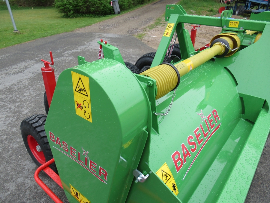 5253 Baselier 4LKB320 4x75 haulm topper