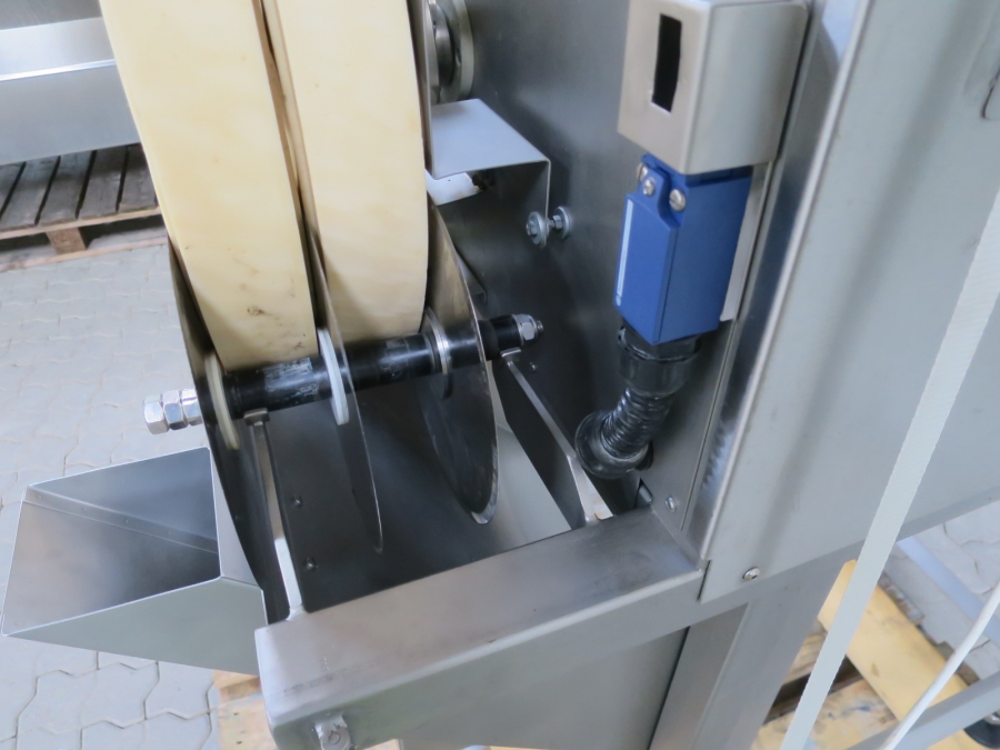 5260 Backus Sormac carrot baton machine