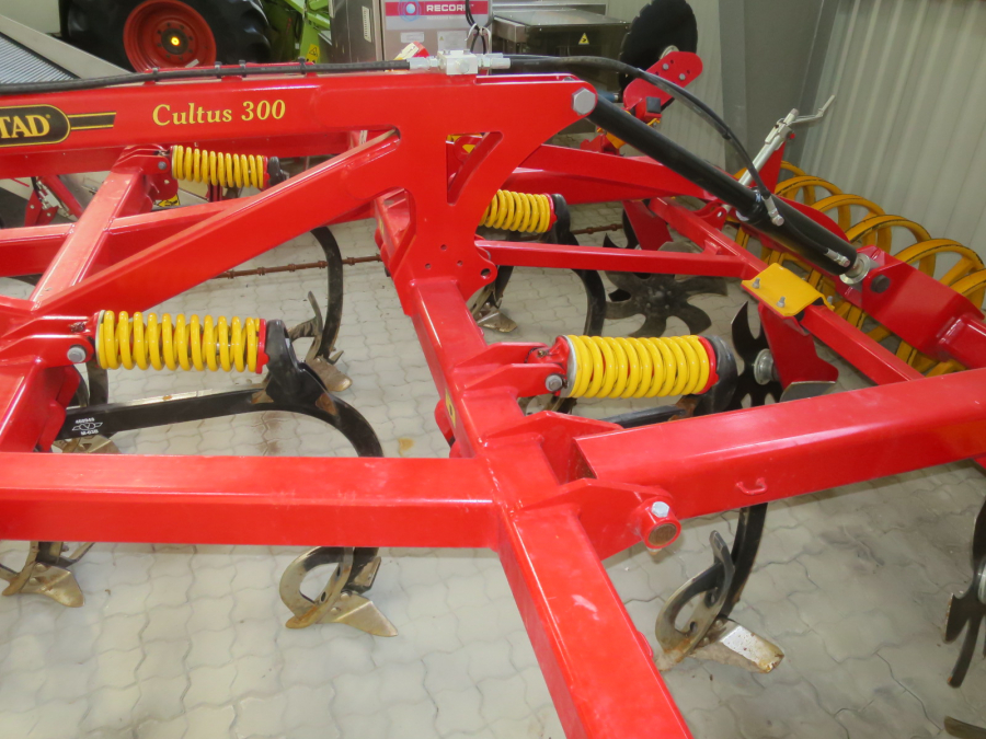 5280 Vaderstad cultus 300 tine cultivator