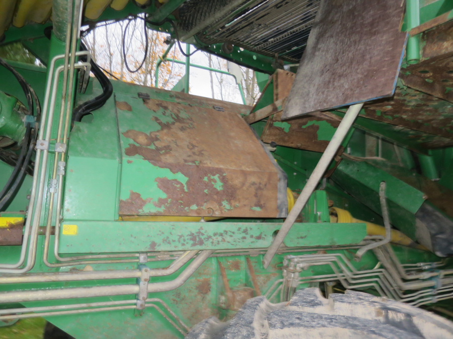 5281 Wuhlmaus WM 8500 2 row potato harvester