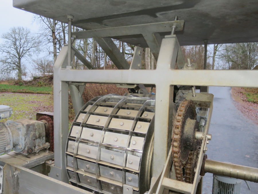 5293 Limas quatering machine for potato