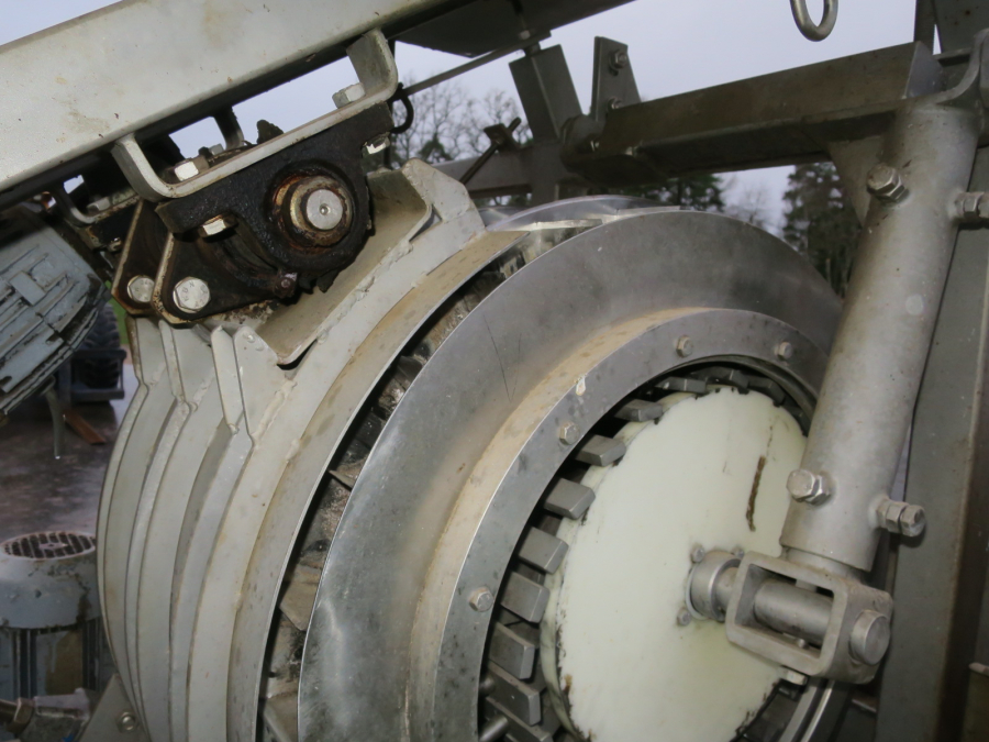 5293 Limas quatering machine for potato
