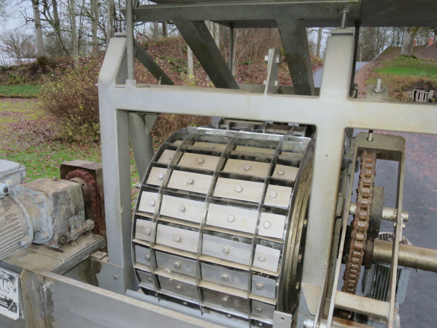 5293 Limas quatering machine for potato