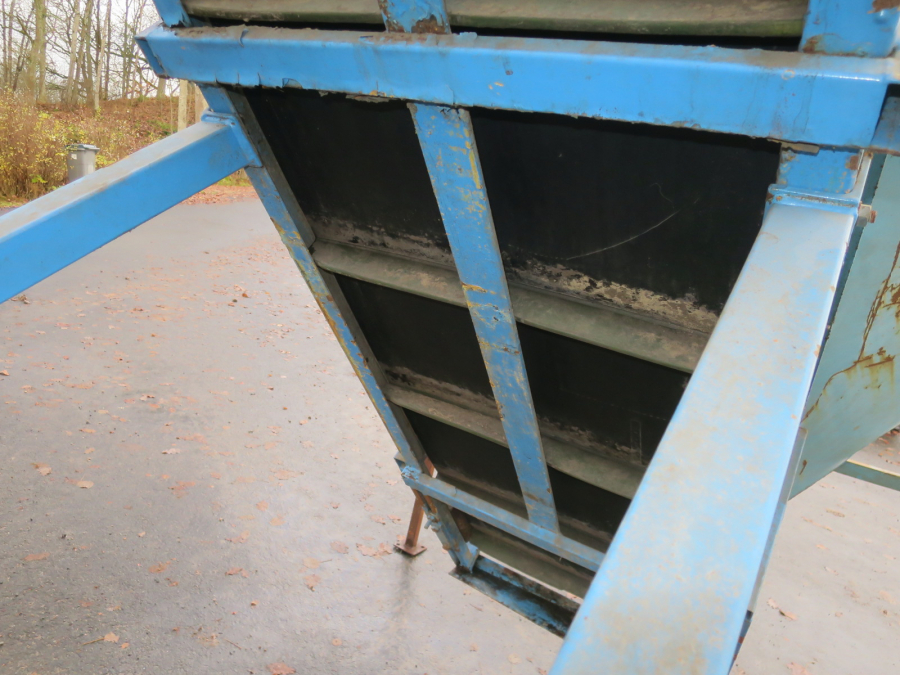 5302 EMVE feeding bunker