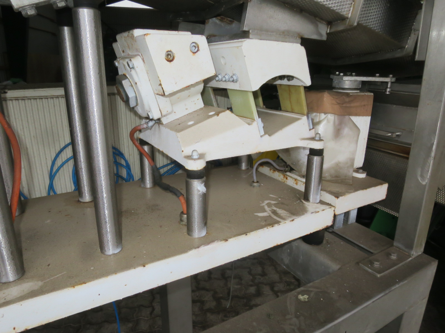 5304 Atoma 200 weigher for processed products etc