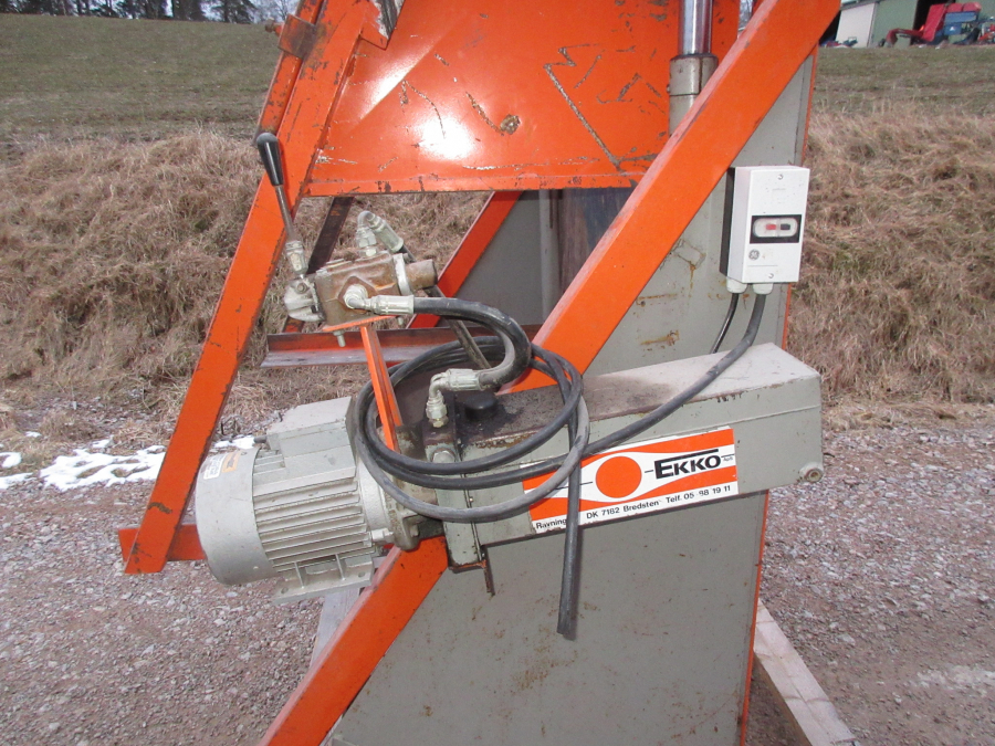 5352 EKKO hydraulic box turner 