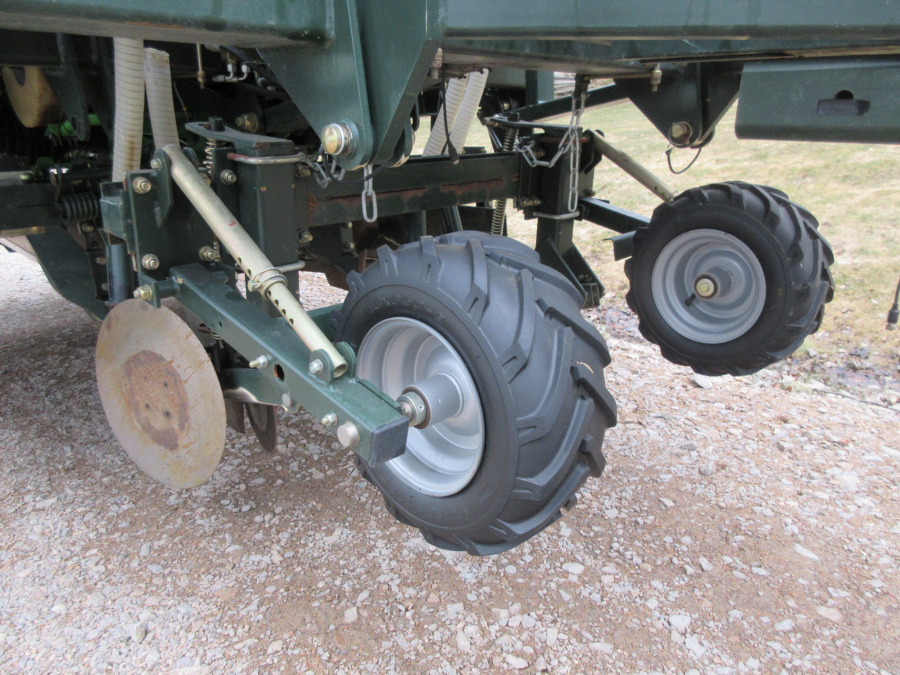 5400 Miedema Structural PM20 potato planter 2 row