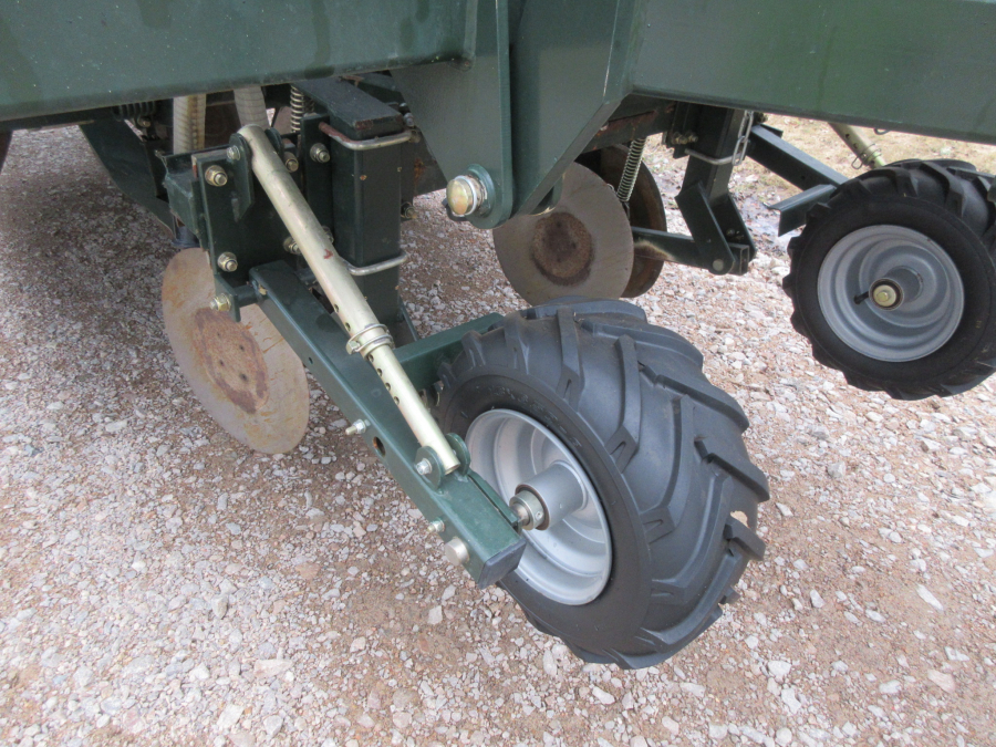5400 Miedema Structural PM20 potato planter 2 row