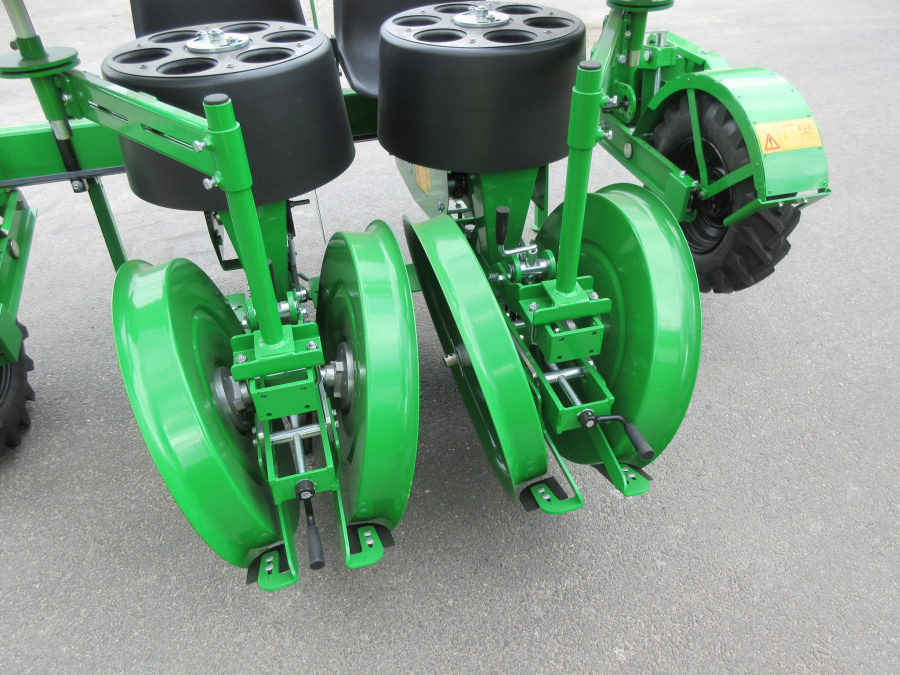 5420 Sfoggia California transplanter for seedlings