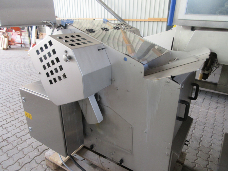 5422 Tenrit plus C16 carrot peeling line with top and tail