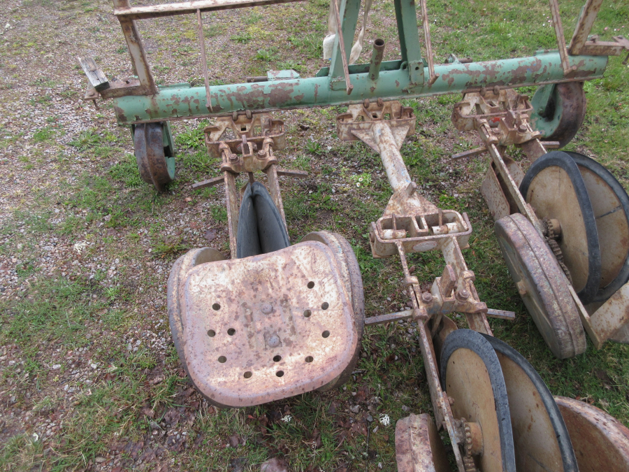 5428 Accord transplanter 3 row small