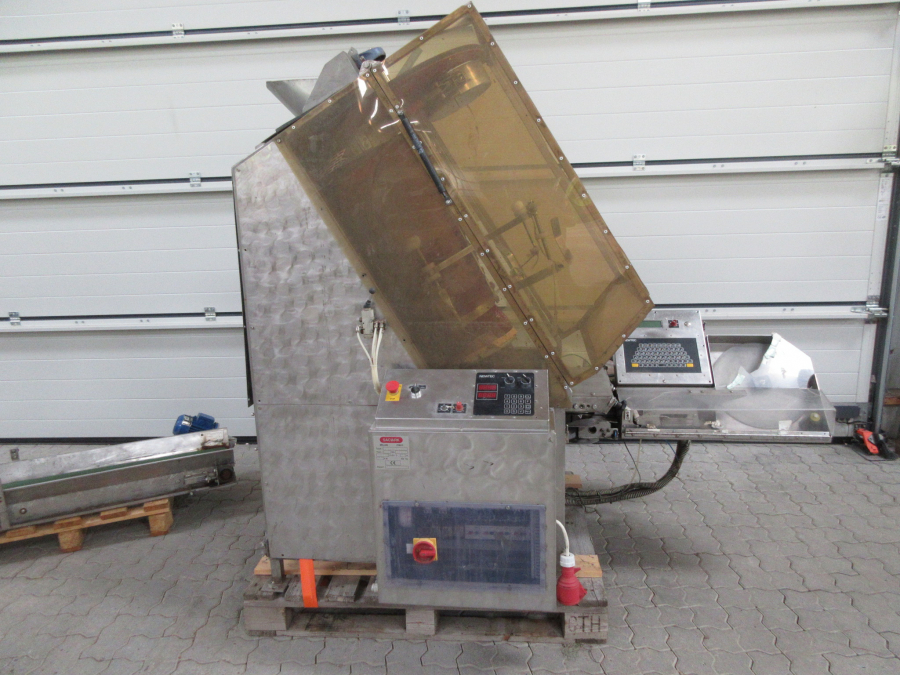 5447 Saclark TK16 net bagger with Newtec printe