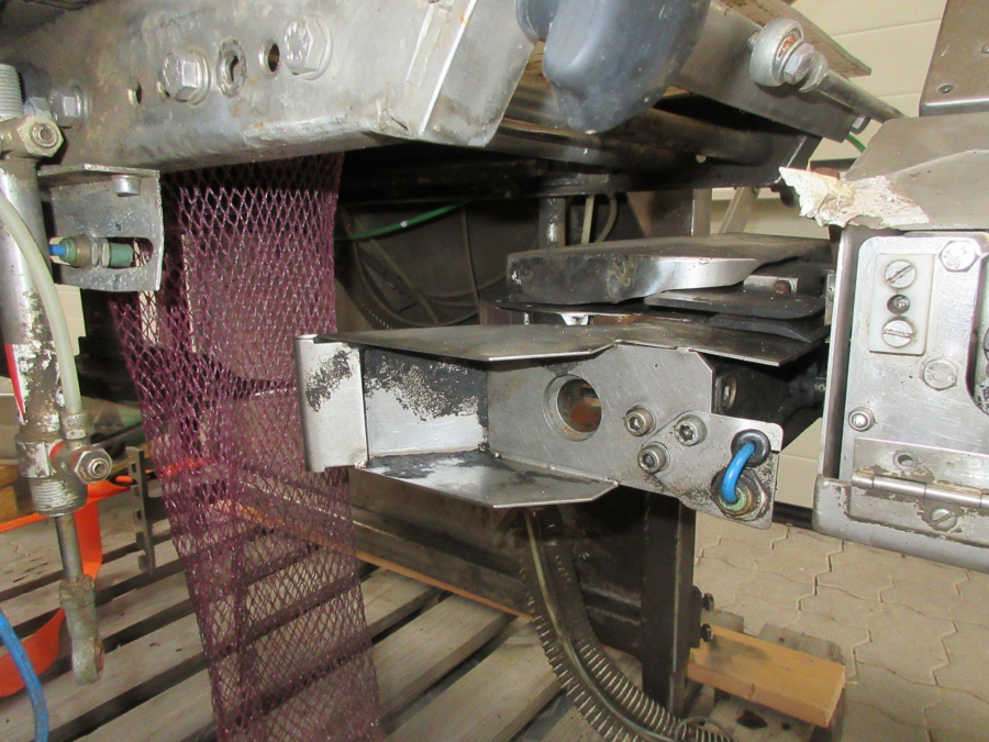 5447 Saclark TK16 net bagger with Newtec printe