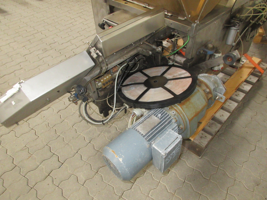 5447 Saclark TK16 net bagger with Newtec printe