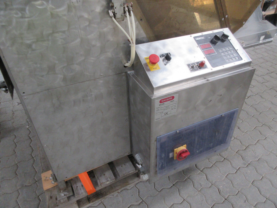 5447 Saclark TK16 net bagger with Newtec printe
