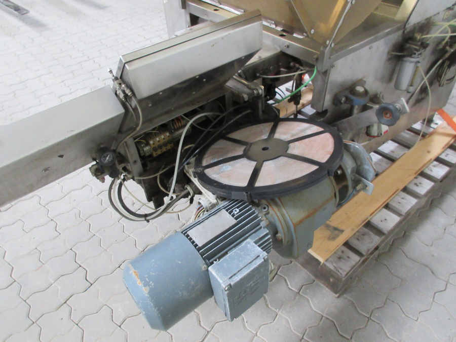 5447 Saclark TK16 net bagger with Newtec printe