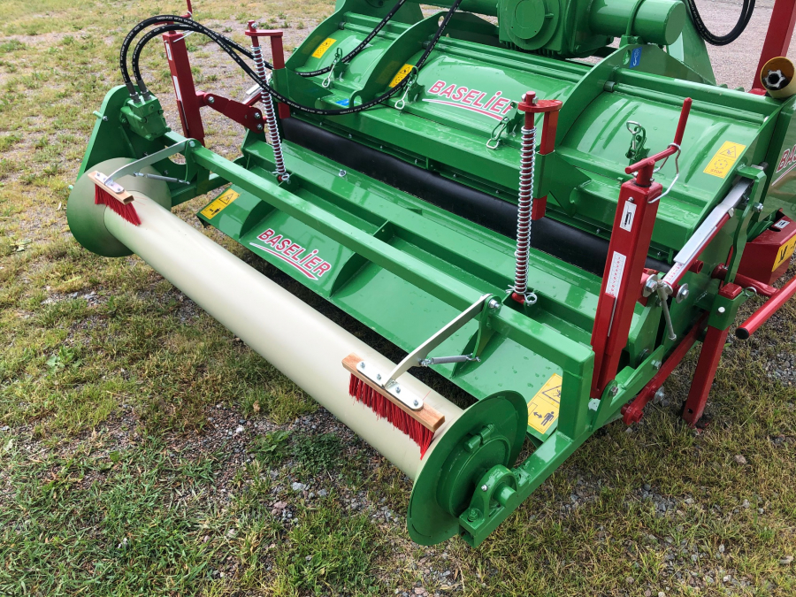5450 Baselier cultivator with bedformer