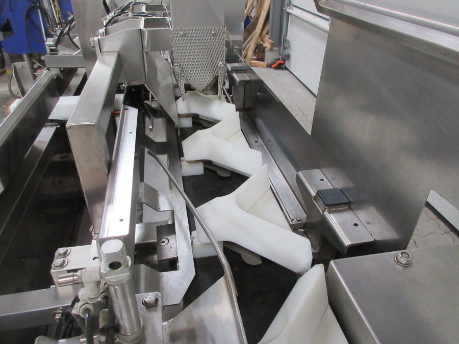5460 Newtec tray filler NBM61 for punnets