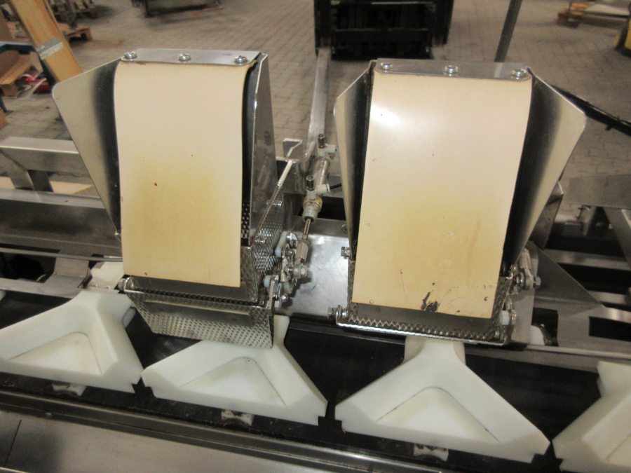 5460 Newtec tray filler NBM61 for punnets