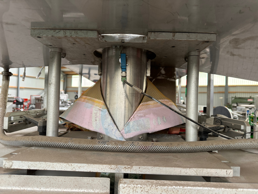 5472 GNA AV65 vertical bagger
