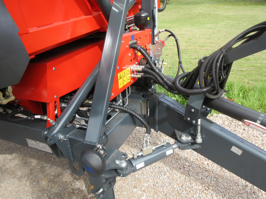 5481 Dewulf GBC carrot harvester with bunker