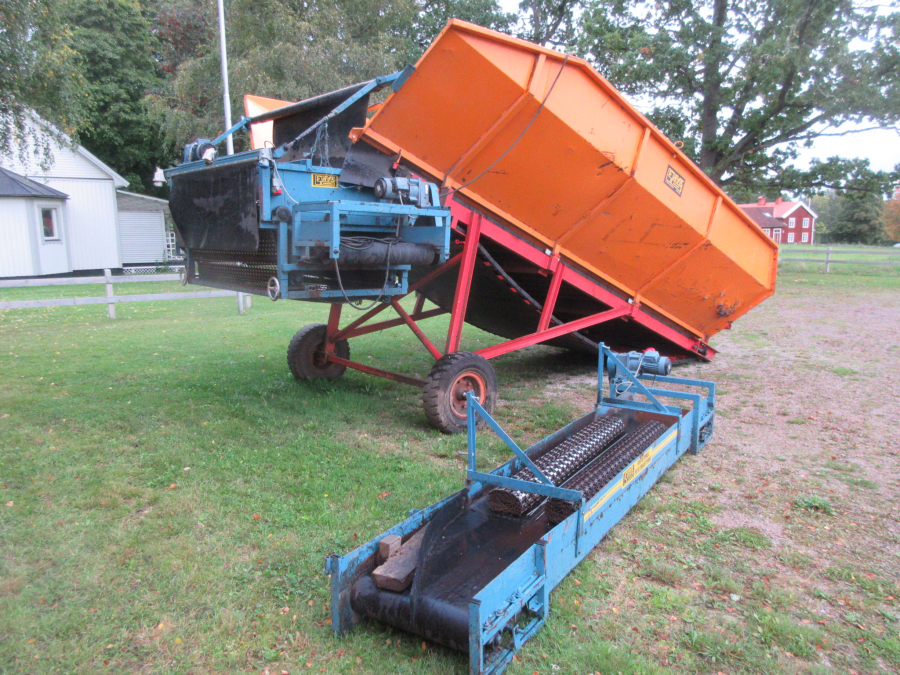 5496 Miedema SB40 receiving hopper