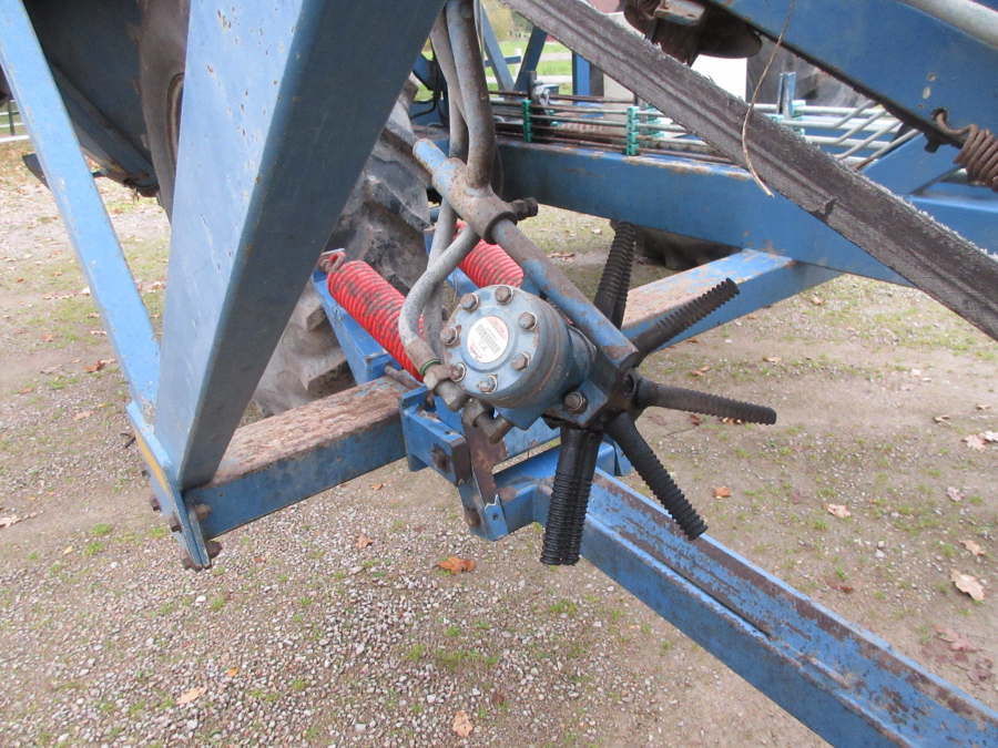 5499 Asa-Lift T-100 DF carrot harvester with elevator