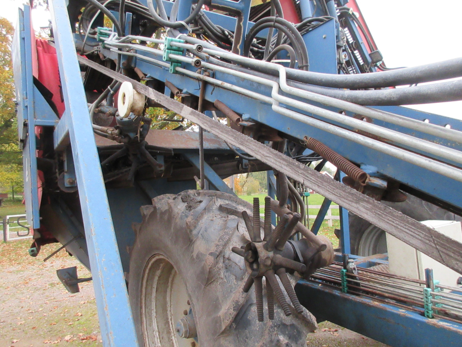 5499 Asa-Lift T-100 DF carrot harvester with elevator