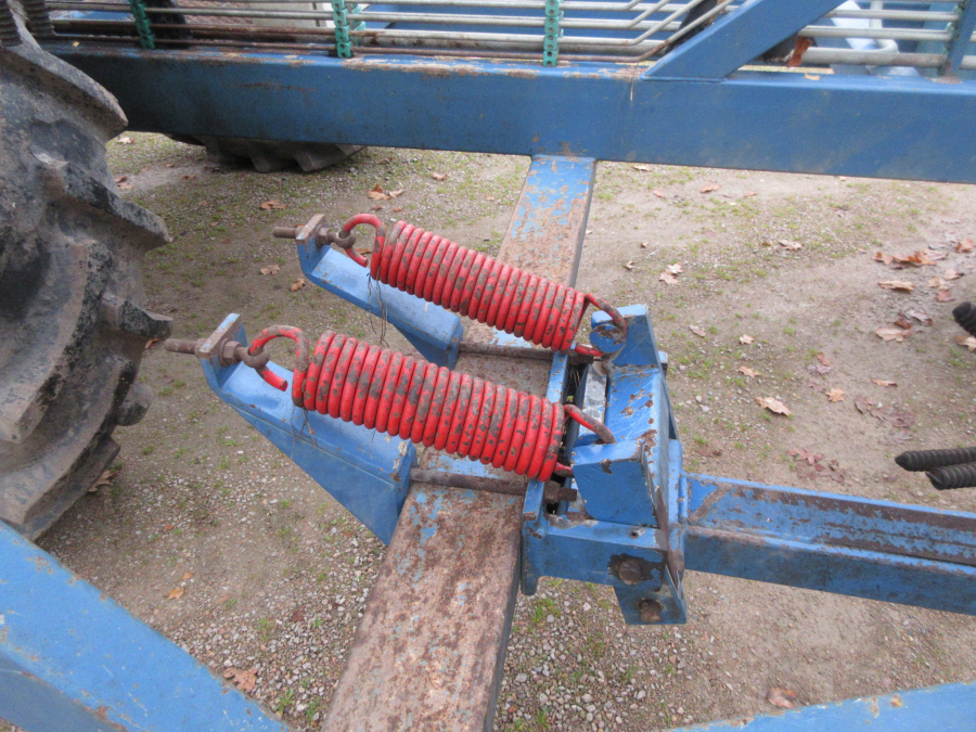 5499 Asa-Lift T-100 DF carrot harvester with elevator