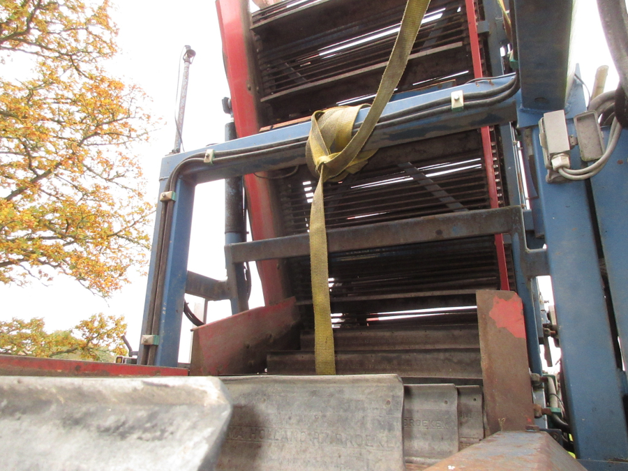 5499 Asa-Lift T-100 DF carrot harvester with elevator