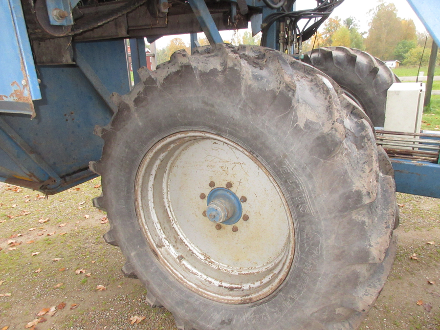 5499 Asa-Lift T-100 DF carrot harvester with elevator