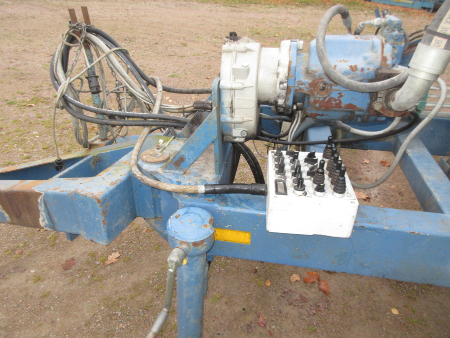5499 Asa-Lift T-100 DF carrot harvester with elevator