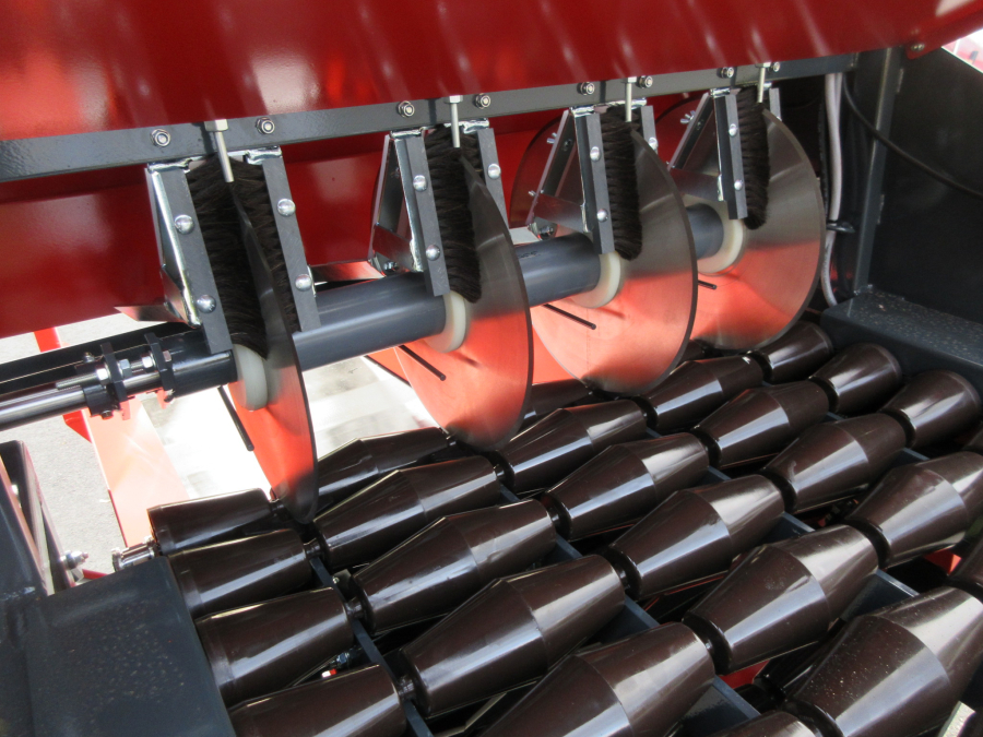 5502 Dewulf Miedema PGS potato seed cutter